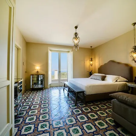 Couette-café Gialisa 4*