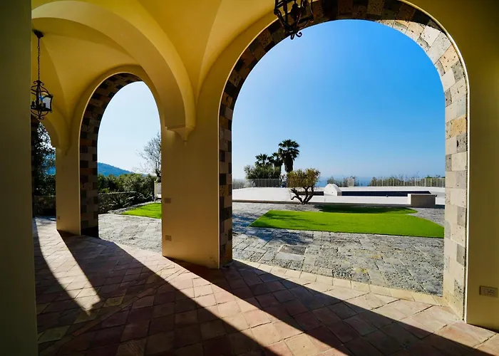 Gialisa Bed & Breakfast 4*