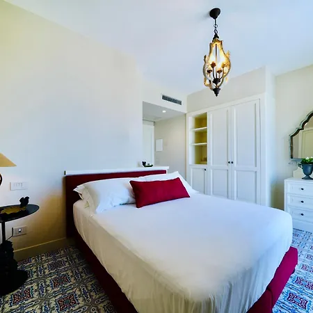 לינה וארוחת בוקר Gialisa 4*