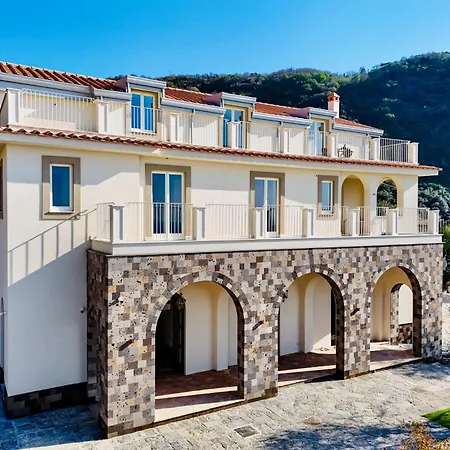 Gialisa Bed & Breakfast 4*